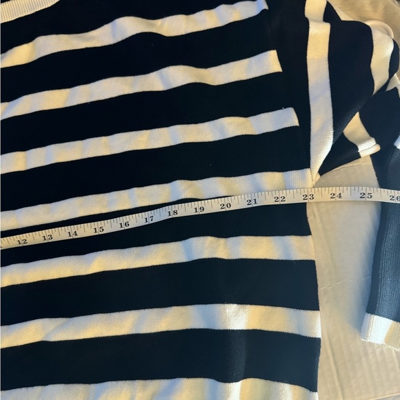 Women’s med turtle neck NWOT - Picture 3 of 4